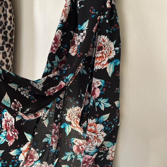 Floral wrap dress - Picture 3 of 5